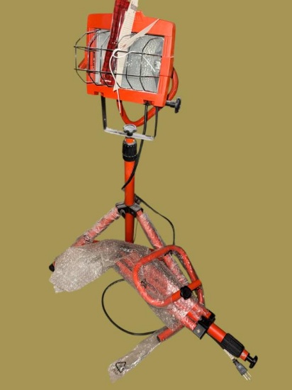 RIGHTLIGHT Halogen Shop Light on Adjustable Stand