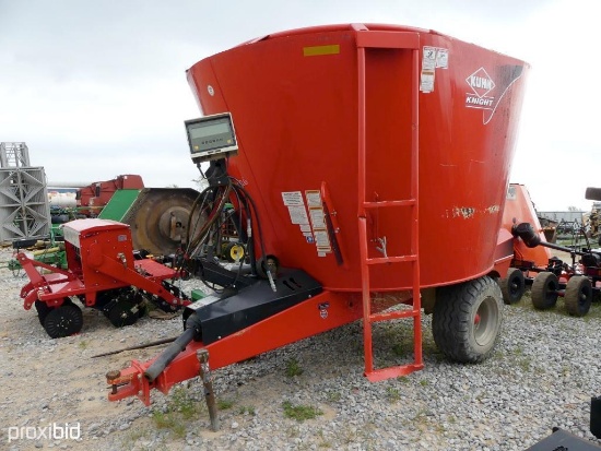 KUHN VERTICAL MAXXVS135 MIXR/540PTO (2018)/SCALES/RIGHT HAND DISCHARGE