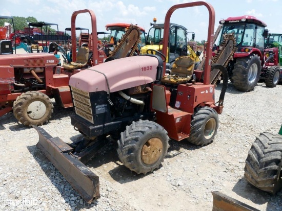 DITCHWITCH TRENCHER 333HRS