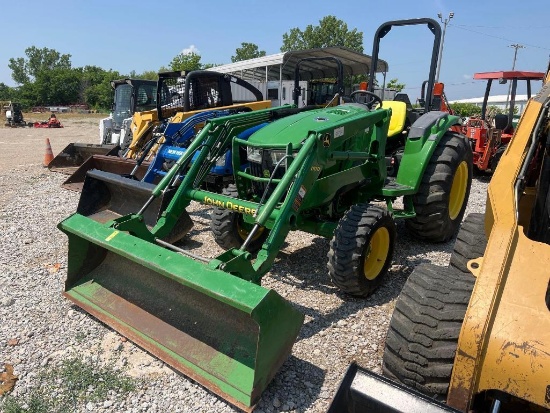 JOHN DEERE 4052M