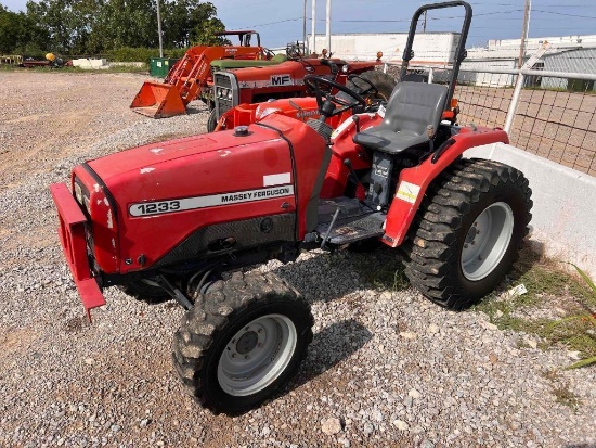MF 1233 4WD/686HRS
