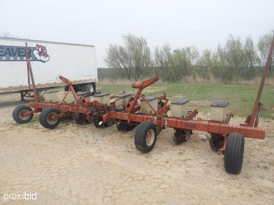 CASE 900 8 ROW PLANTER W/MARKERS