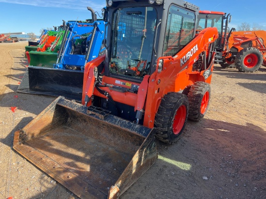 KUBOTA SSV65 SKID STEER