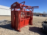 RED CATTLE SQUEEZE CHUTE