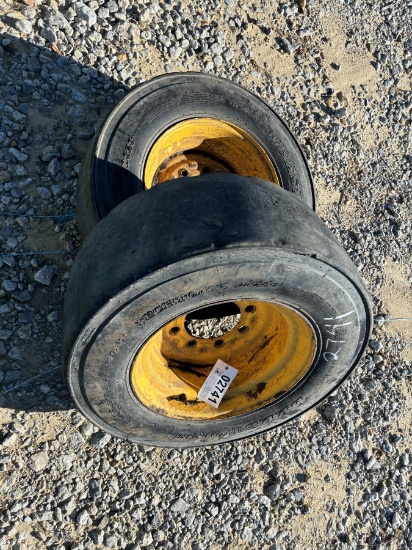 1 PAIR OF SKDSTR TIRES