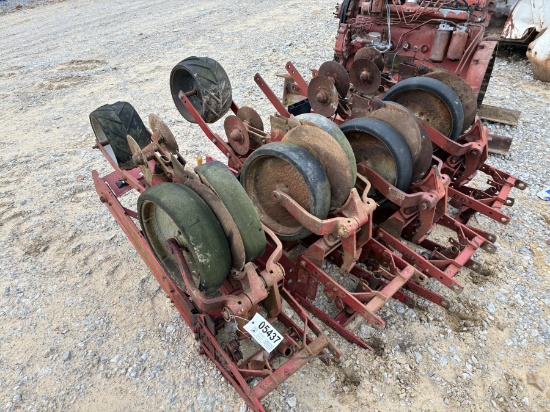 (4) WHITE PLANTER UNITS