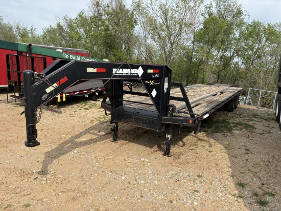 32' Gsnck Trailer W/Ramps