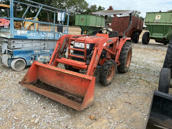 KUB L2800 4WD/LDR/944HR(SALVAGE)