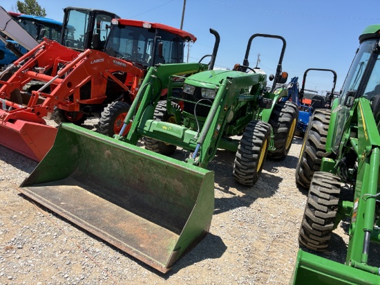 John Deere 5055e