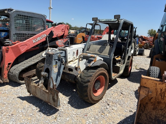 Bobcat V417 Versa Handler