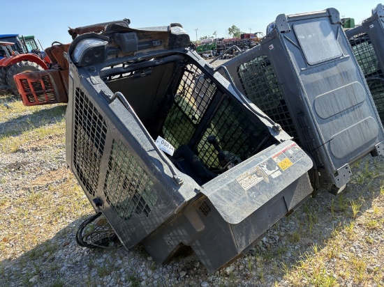 KUB SVL75-3 SKID STEER CAB