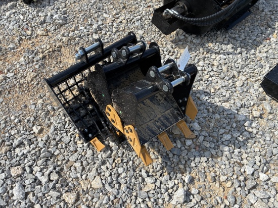 (3) MINI-X BUCKET/(1) GRAPPLE