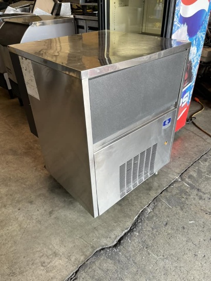Manitowoc 400lb Undercounter ice Machine, Flake , Crunch Ice Model RVS0385A