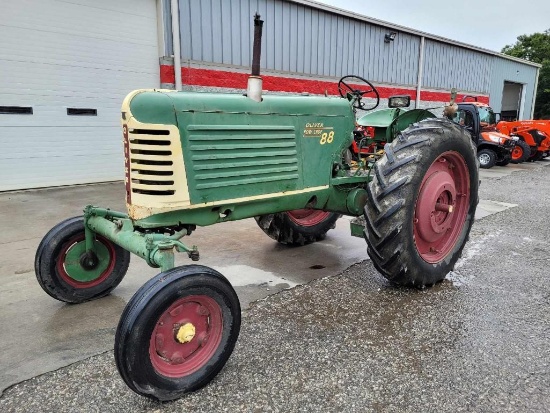 OLIVER MODEL ROW CROP 88 WIDE FRONT NON ROPS TRACTOR