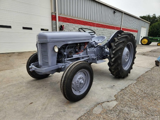 FERGUSON MODEL TE20 NON ROPS TRACTOR, 4 SPEED TRANSMISSION, OVERRUNNING CLUTCH, 3PT HITCH, SN#TE3767