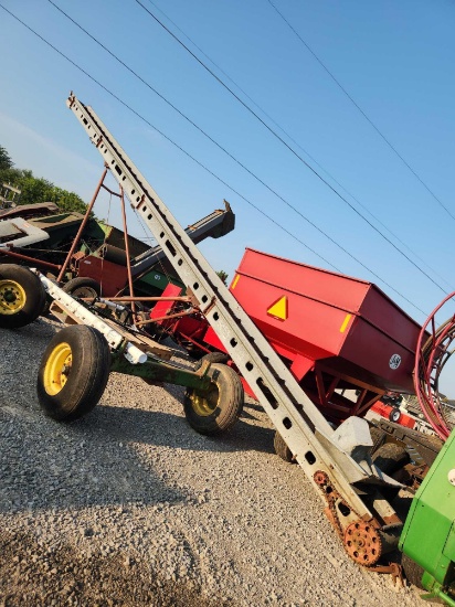KEWANEE 500 40' ELEVATOR W/ TRANSPORT
