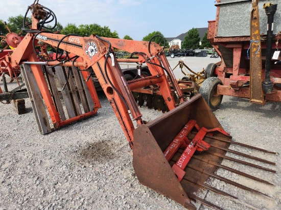BUSHHOG 2400QT QUICK ATTACH LOADER W/ 5' BUCKET, MANURE FORKS, MOUNT KIT &
