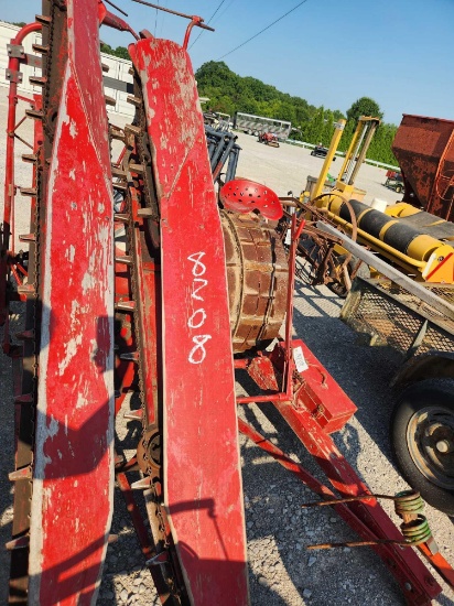 MCCORMICK DEERING PULL CORN BINDER