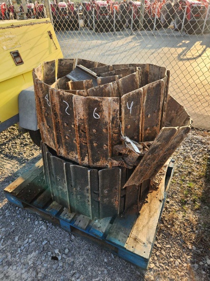 SET OF CAT D4 DOZER TRACKS W/ PADS