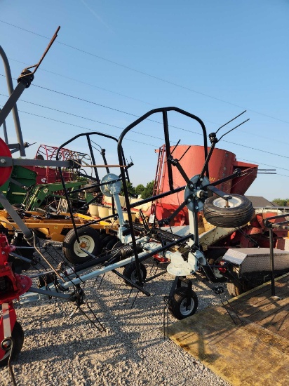 TITAN 17' PULL HYDRAULIC FOLD, HYDRAULIC TILT HAY TEDDER (UNUSED, GREY)