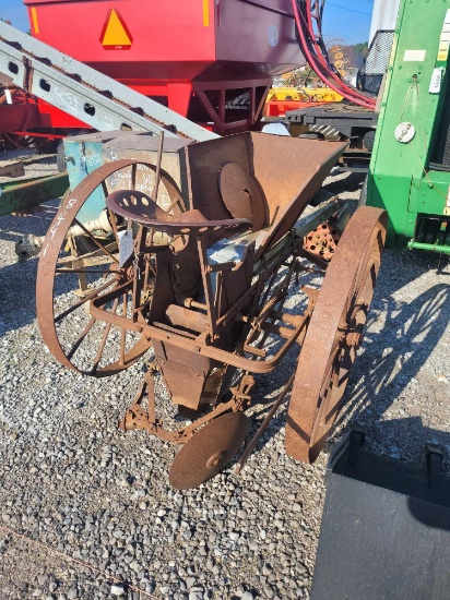 HORSE DRAWN POTATO PLANTER