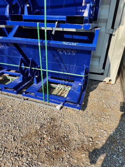 UNUSED GREATBEAR 40"X40" FORKLIFT SELF DUMPING HOPPER