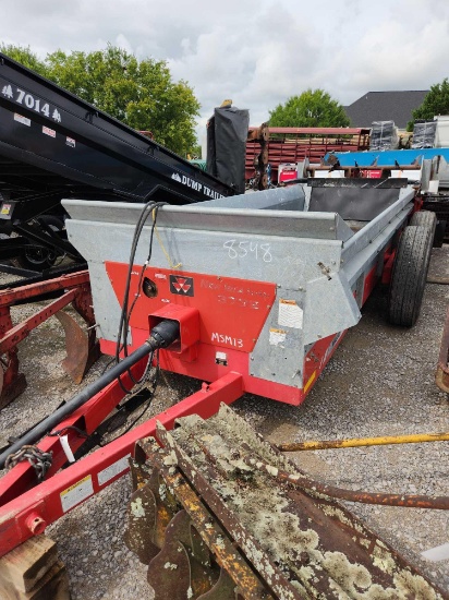 MASSEY FERGUSON MODEL 3732 TANDEM AXLE PTO MANURE SPREADER W/ TOP BEATER & HYDRAULIC END GATE