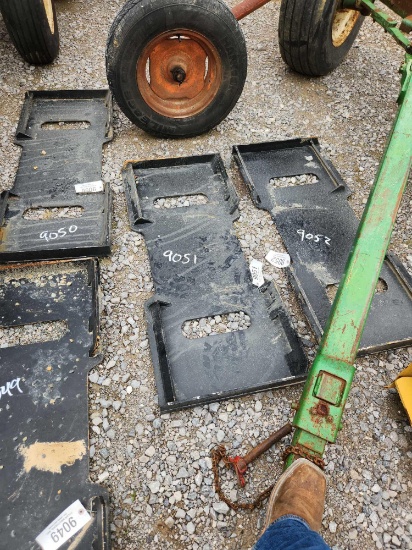 UNUSED MID STATE SKID STEER FLAT WELD ON ADAPTER PLATE