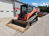 KUBOTA MODEL SVL95-2S CAB SKID STEER, HYDRAULIC QUICK COUPLER,HIGH FLOW, RADIO, AIR & HEAT, BLUE