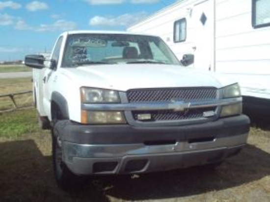 2004 CHEVY 2500HD SERVICE TRUCK, WHITE, VIN#1649 (DOES NOT INCLUDE TOOLS),