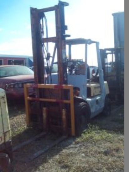 TOYOTA 2MG20 FORKLIFT, GAS, RUNS AND WORKS GOOD, NO HOURS SHOWING