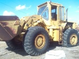 CAT 966B FRONT END LOADER, 2 FLAT TIRES, NEEDS NEW WINDOWS (MOTOR IS ETHER