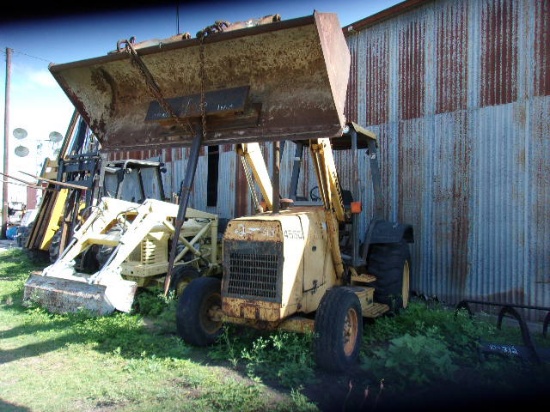 FORD 455D WITH FRONT LOADER BUCKET AND HAY SPEAR