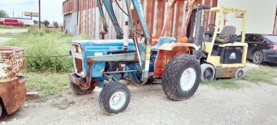 FORD 1700 TRACTOR, W/FORD 770 LOADER, BLUE, DIESEL, DOES RUN, HARD TO START