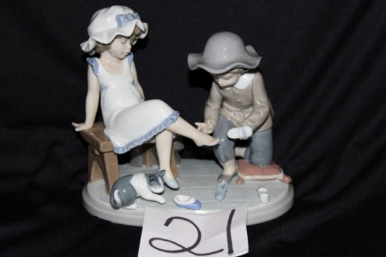 1986 Lladro "Try This One" Porcelain Figure