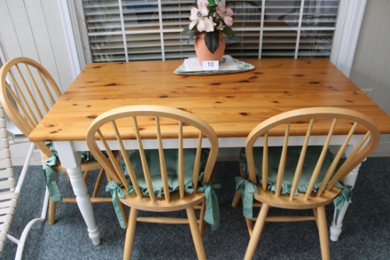 Very Nice Farmhouse Table With Matching Chairs And Bench