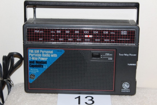 Vintage GE Portable AM/FM Radio