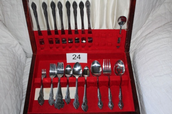 61 Piece Rogers Korea Stainless Flatware With Wood Box And Certificate