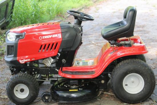 19HP Troy Bilt "Bronco" Automatic Transmission 42" Lawn Tractor 5400 Series