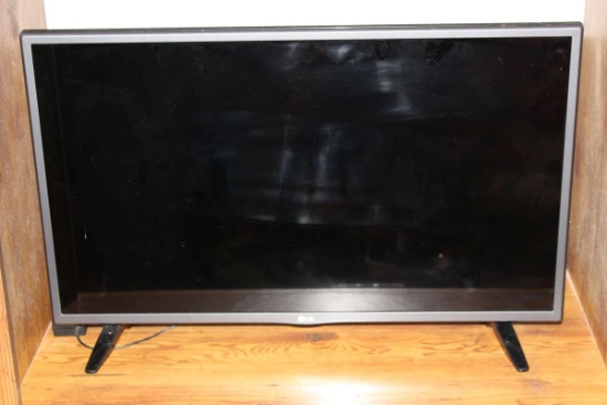 32" LG Flat Screen TV