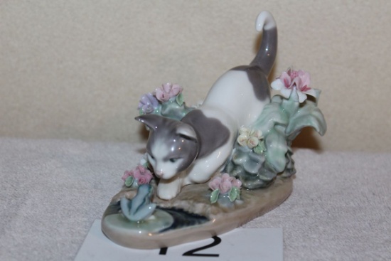 1984 Lladro "Cat In A Meadow Of Flowers"