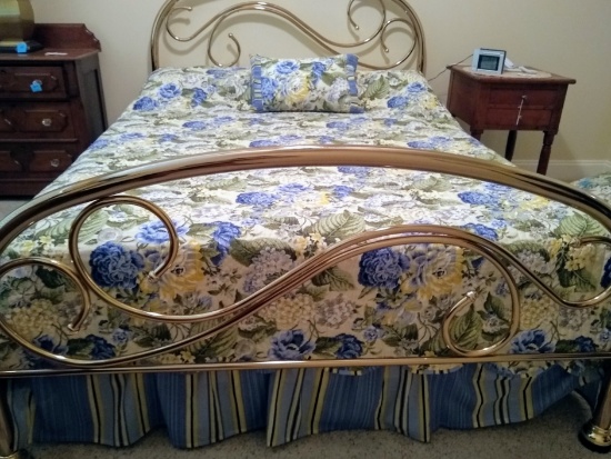 Beautiful Curved Queen Brass Bed W/Serta Perfect Sleeper Medallion Luxury Firm Mattress