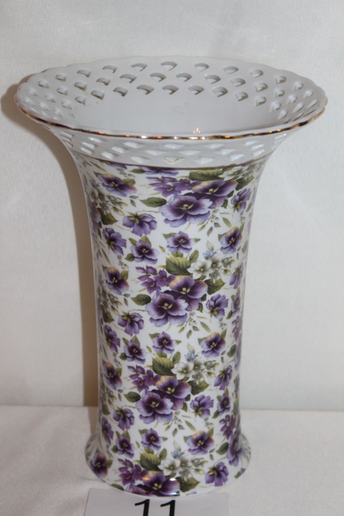 Baum Bros Formalities "Purple Pansy Chintz" Tall Vase | Online Auctions |  Proxibid