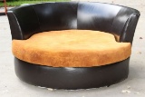 70's Reto Style Round Sofa On Swivel Base