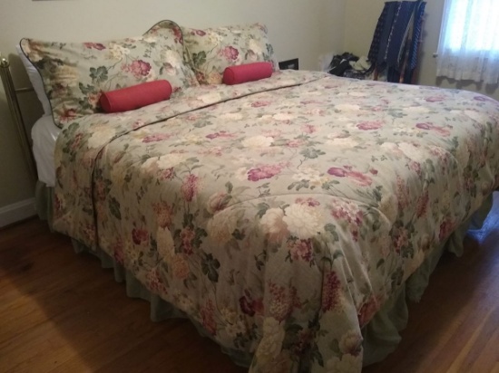 King Size Bed W/Very Nice Serta Pillowtop Mattress & Bedding