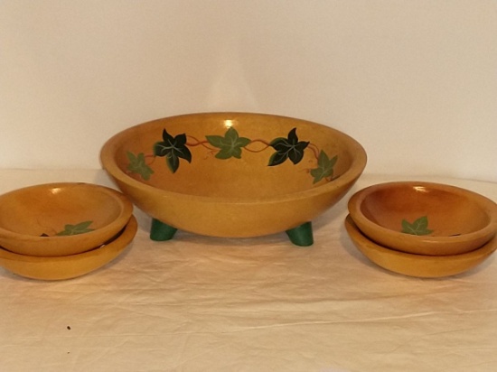 1940's Munising Ivy Themed Wooden Bowl Set