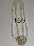 Nice Vintage Pearl Necklace W/Center Medallion