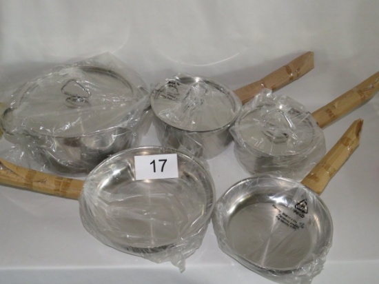 NICE 8 Piece Stainless Cookware Set By Cooking Club Of America