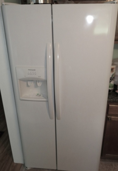 Frigidaire Side By Side Fridge W/Ice Maker Model #LFSS2312TPO