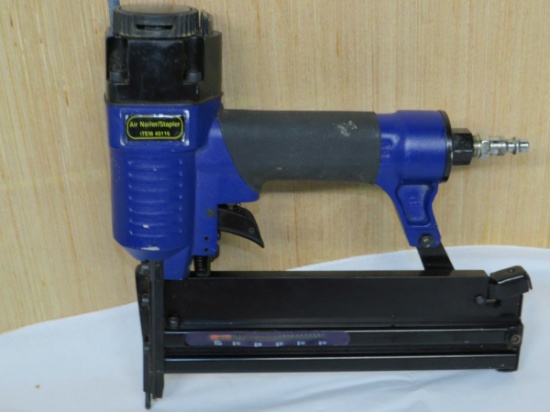CENTRAL PNEUMATIC Air Nailer Item #40116 W/Hard Case